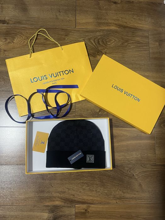 Căciulă Louis Vuitton – model Damier Graphite