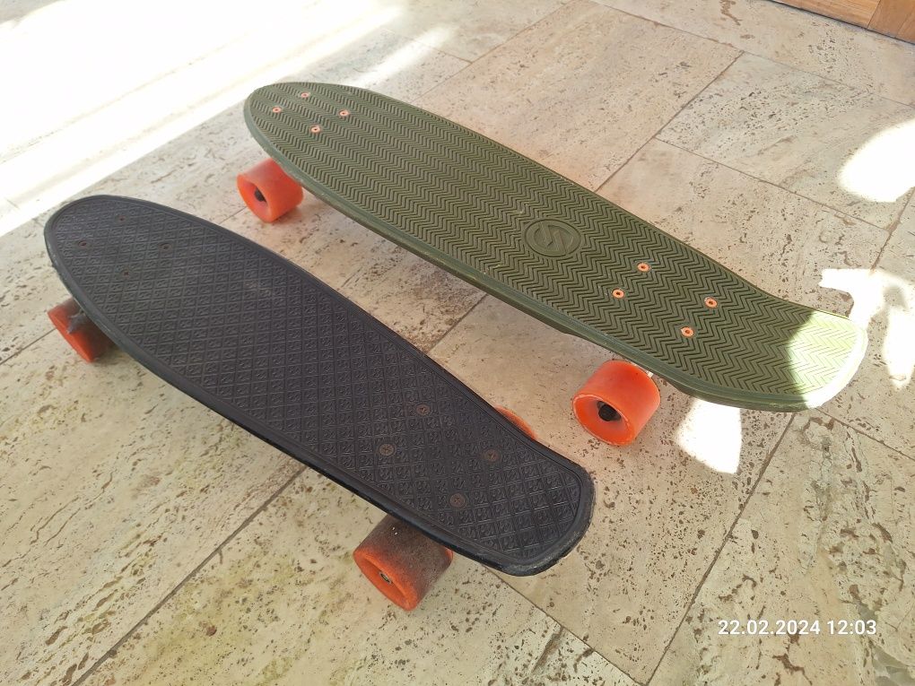Skateboard două la preț de unul