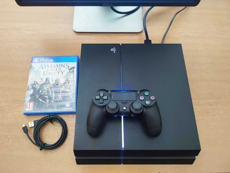Playstation 4 със джойстик, кабели и подарък игра, PS4 конзола