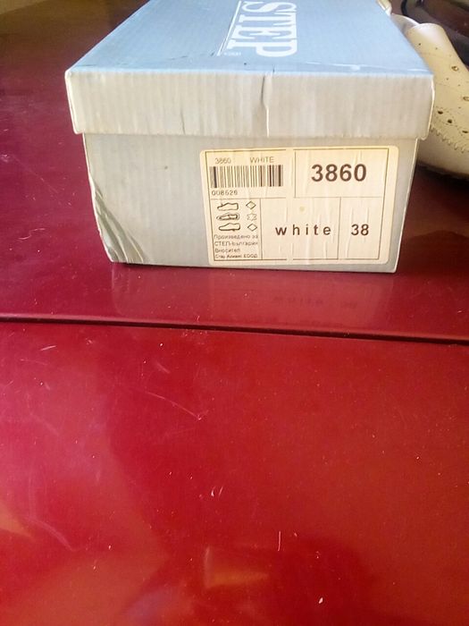 Летни дамски обувки нови 38 номер.