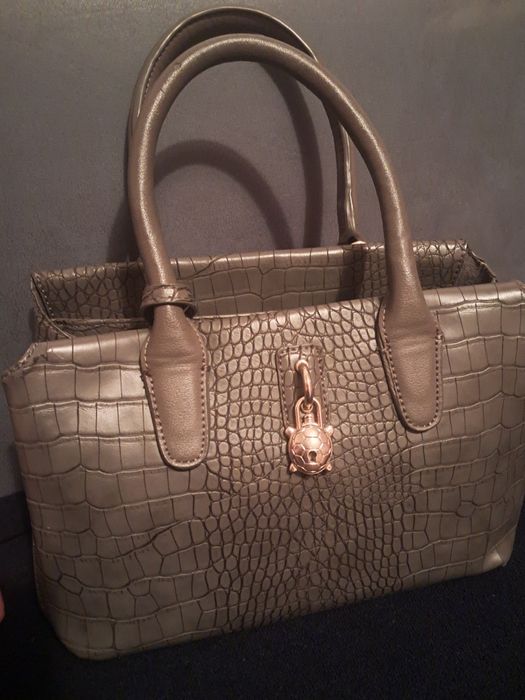 ПРОДАМ СУМКУ серая ручная