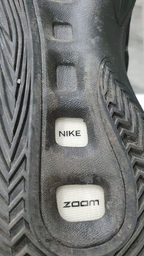 Продам беговые кроссовки Nike