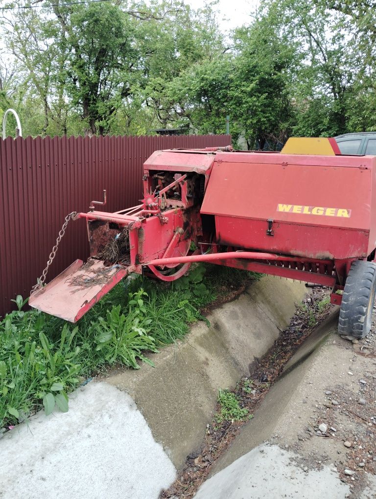 Vând tractor u445 și Balotiera Welger ap 41 și cositoare