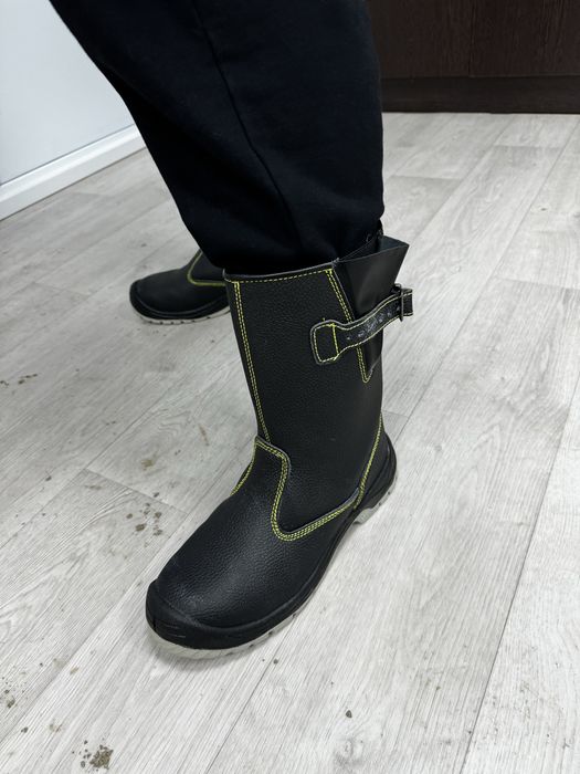 Продам сапоги новые