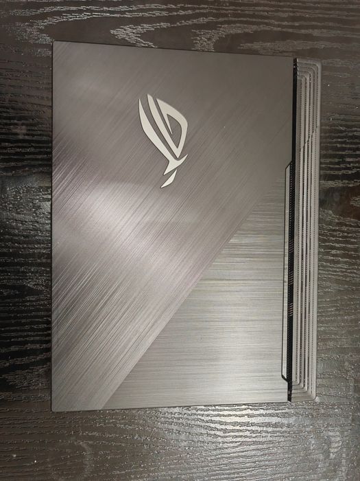 Vând laptop Rog strix g15 2021