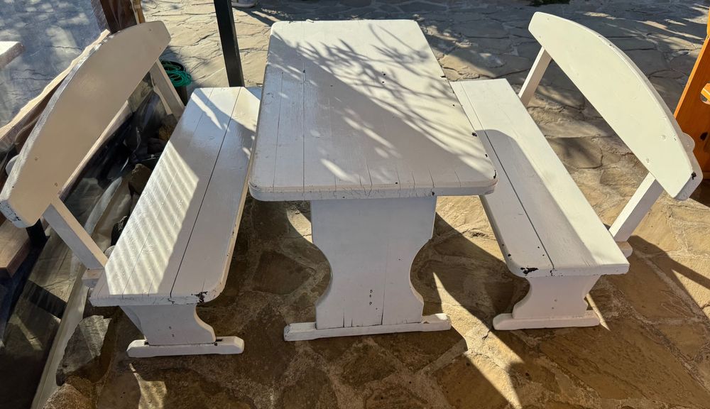 Продавам маси със скамейки