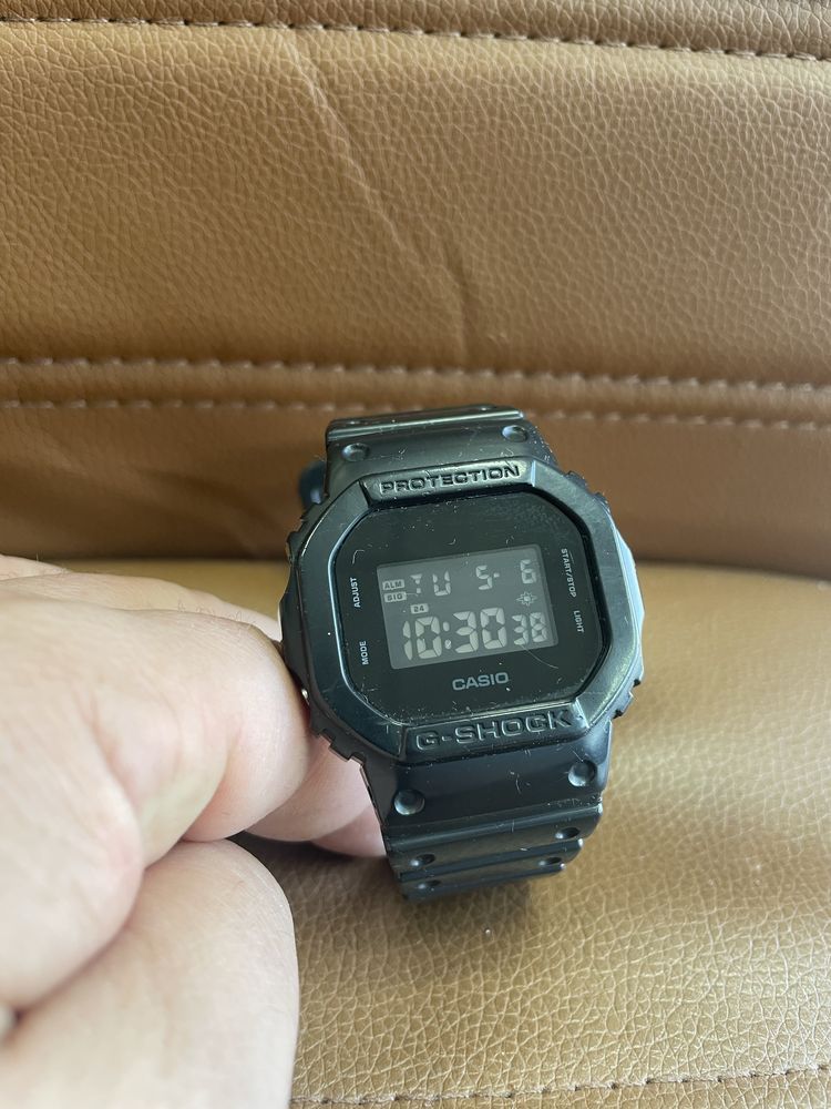 Часовник Casio DE-5600BB