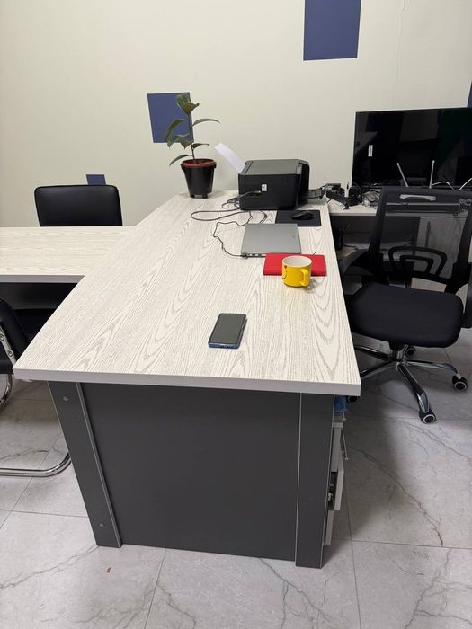 Красивая современная офисная мебель