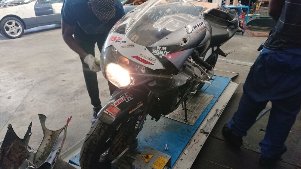 Мотоциклет Априлия РСВ(Aprilia RSV 1000)-2003-на части