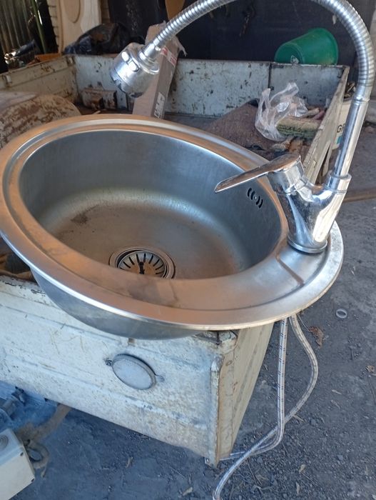 Продам раковину с краном для кухни  продам продам