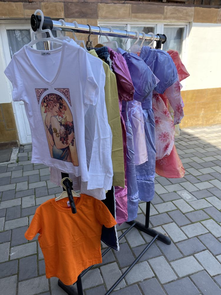 Se vinde Angro Rochițe și tricouri copii Noi  4 ani - 12 ani  NOi !