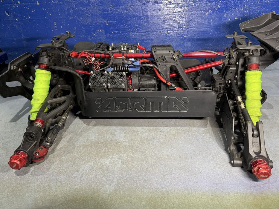 Arrma Outcast 8s EXB