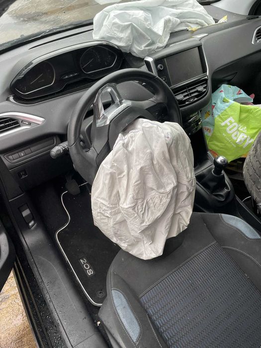 Пежо 208 1.6 VTi 2013г.