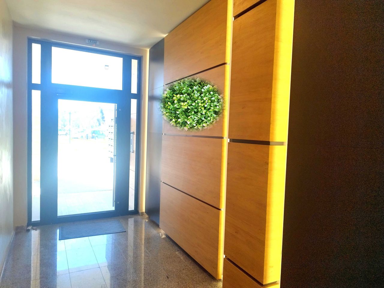 Продава се Тристаен апартамент в Перник, Център - 111 кв.м за 1415 €/кв.м - Снимка #3