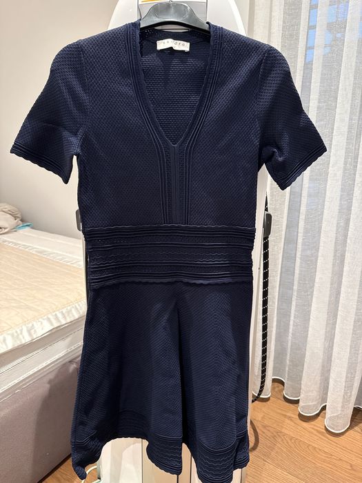 Тъмно синя плетена къса рокля Sandro