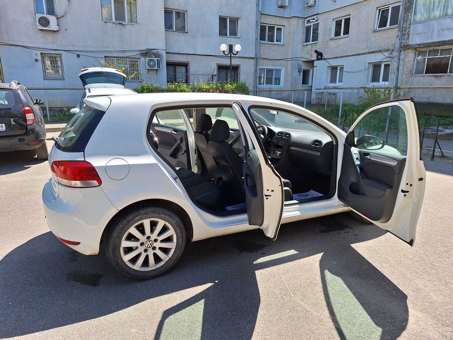 Vand Golf 6 - 1.6 diesel, an 2011 - 3.490 euro nenegociabil