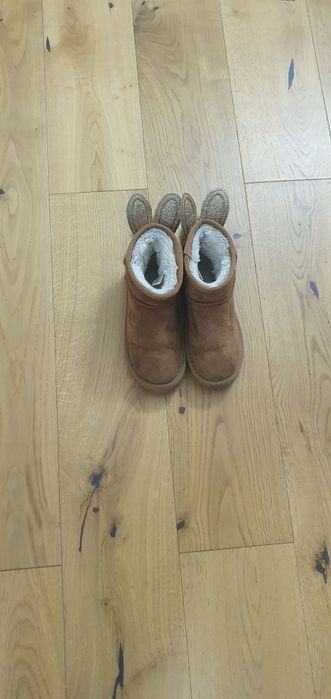 Ghete fetite stil ugg