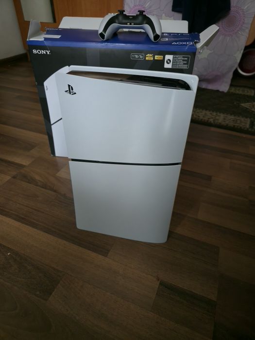 PlayStation 5 slim 1 tera 23 luni garanție