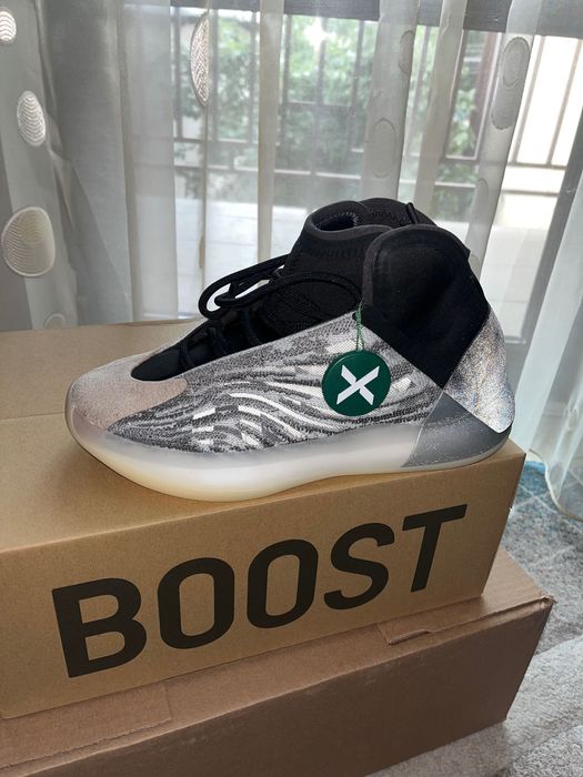 Yeezy Quantum Lifestyle Sneakers