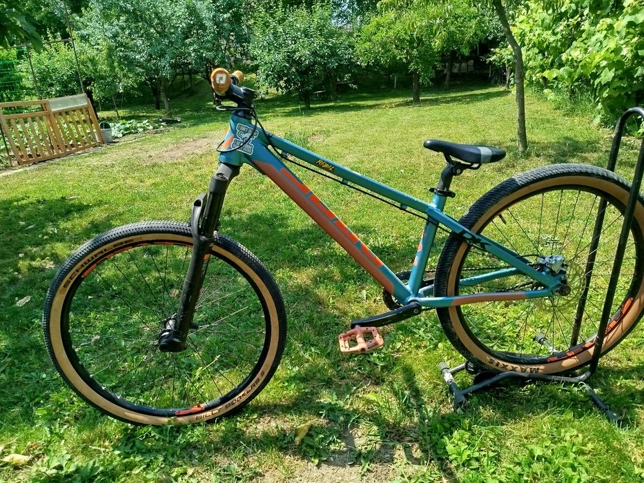 Vând piese bicicleta (cadru,manete frana, etrieri,dirtjumper)