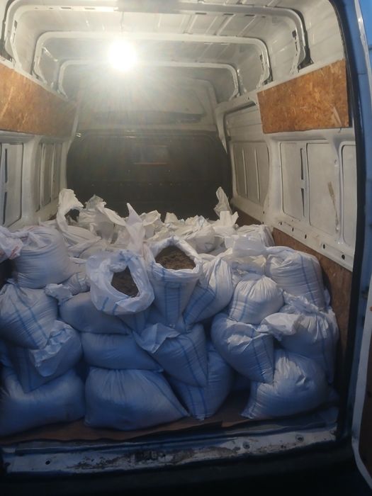 Vând nisip și pietriș