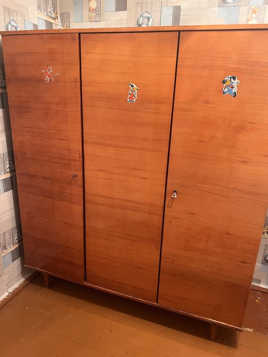 Отдам даром шифонер шкаф срочно