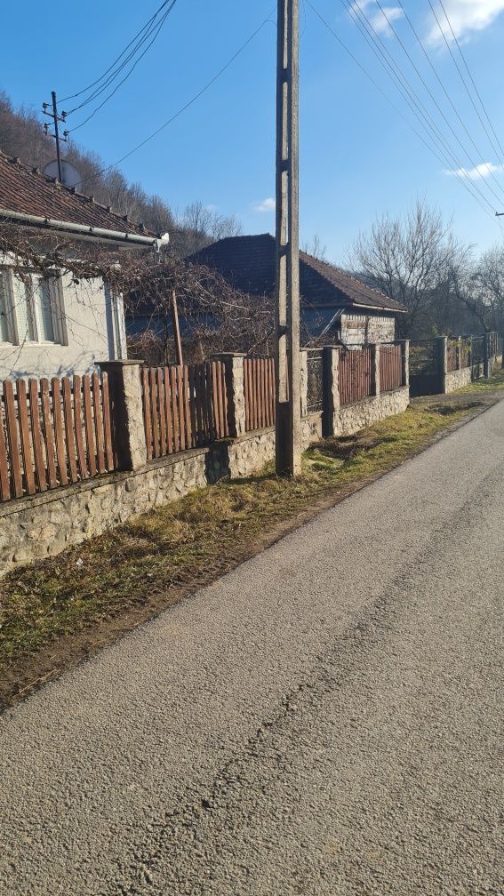 Vand casa in satul Lazuri
