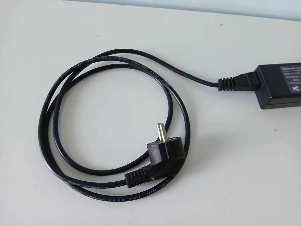 Зарядно за лаптоп HP (19V волта, синя букса)