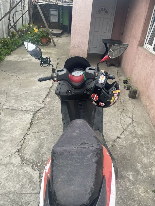 Vand scuter de 50