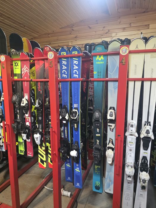 Schiuri,snowboard,clapari,buți