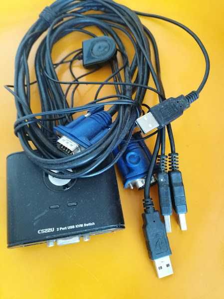 двупортов KVM превключвател