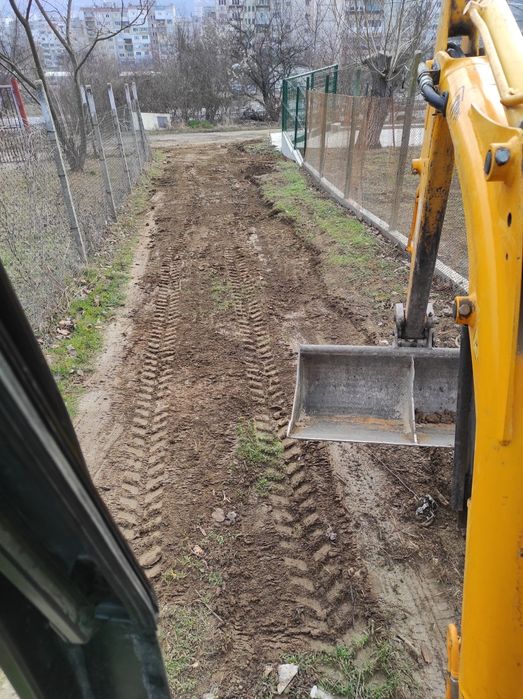 Услуга с мини багер 3т дренажи ями основи изкореняване на дървета