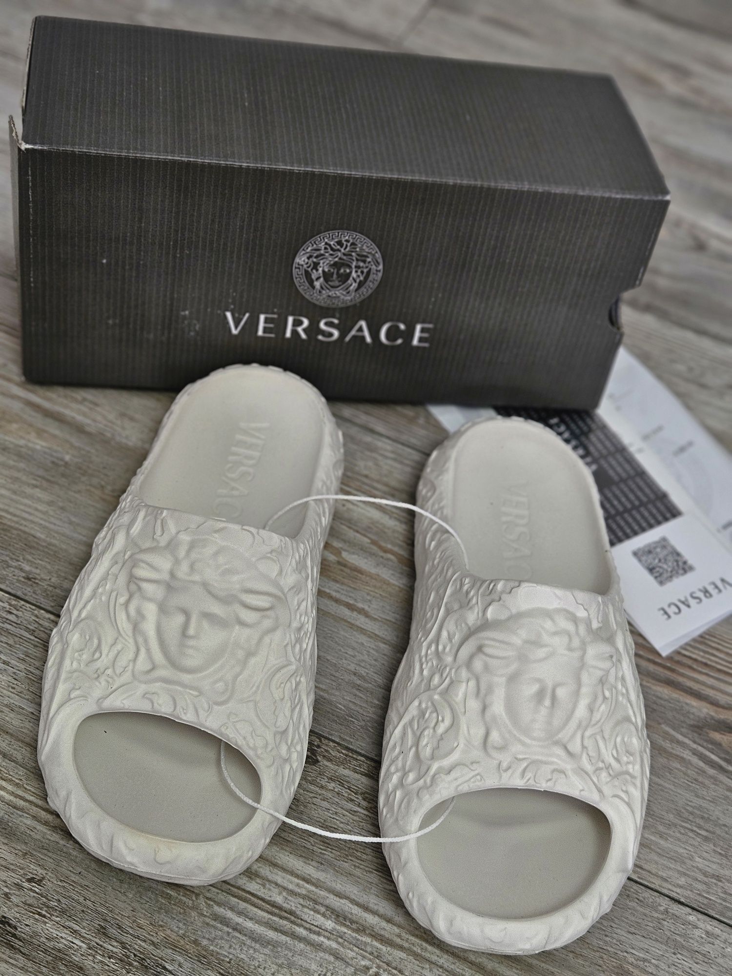Papuci Versace albi