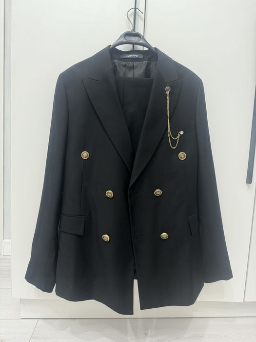 Продам черный костюм