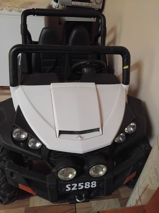 Vînd masinuta pentru 2 copii