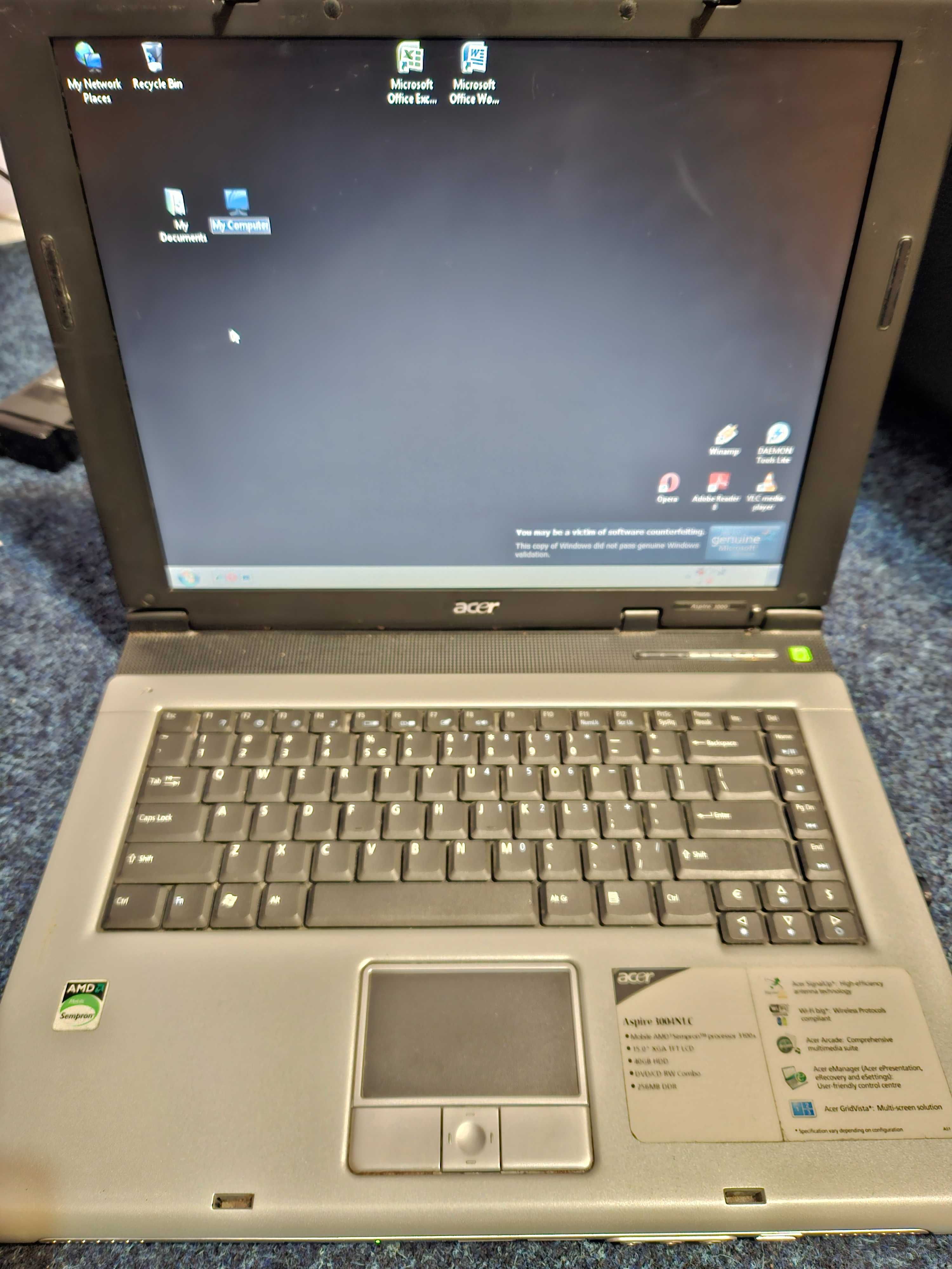 laptop ACER Aspire 3004 NLC + cablu de incarcat