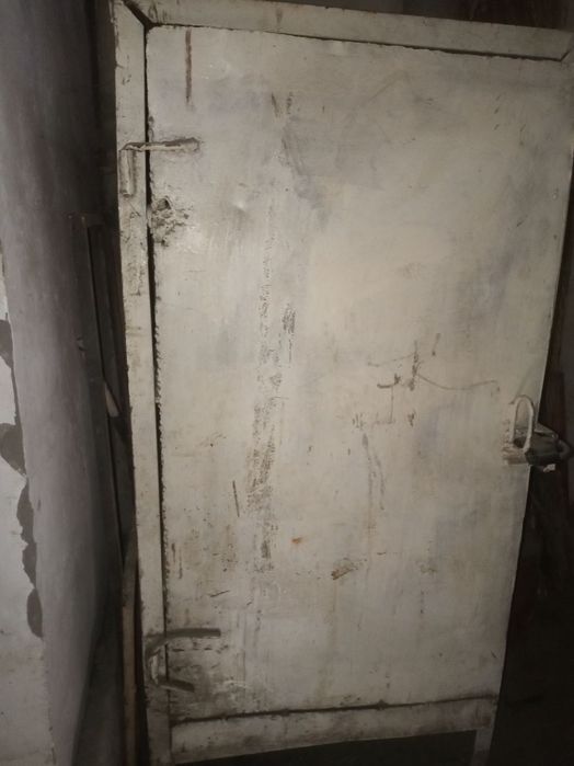 Ящик железный с крышкой