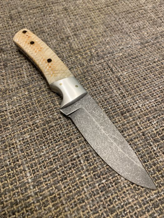 Колекционерски нож кована стомана.