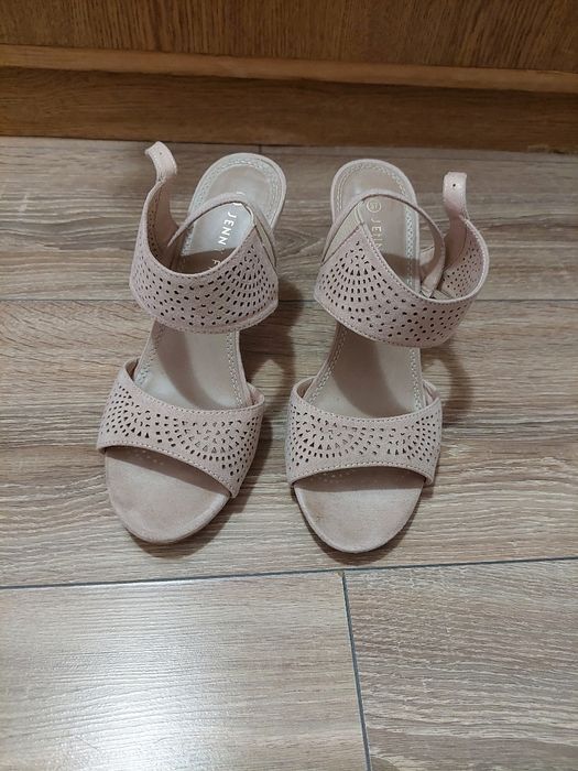 Pantofi pentru dame, marimea 37