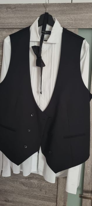 Vand costum barbati ,marimea 54 cumparat de la BKS