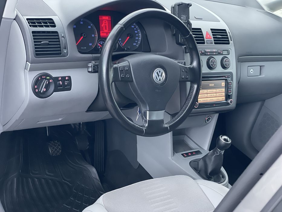 VW Touran .An fab 2010 , 1.9 TDI , TOP !!!