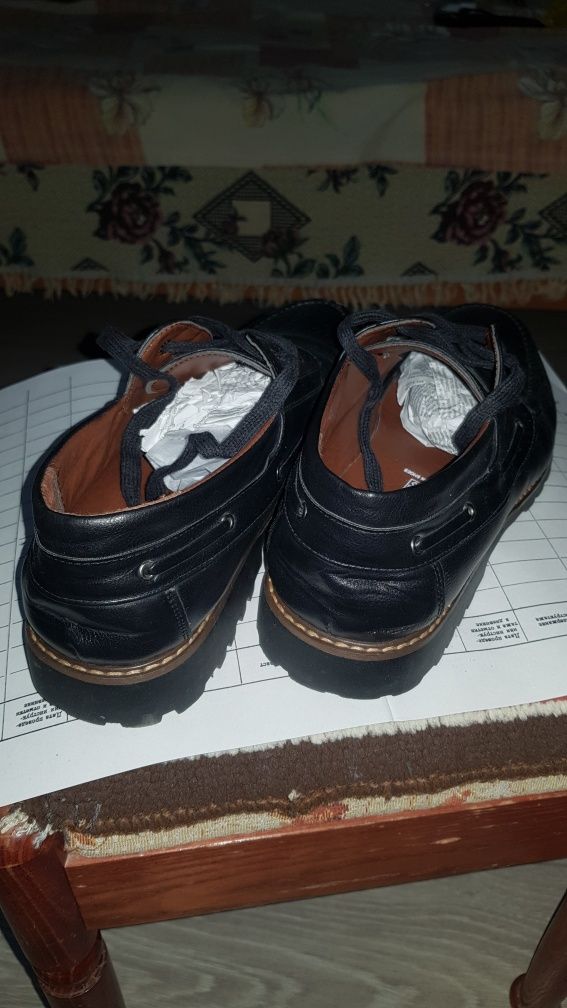 Продам натурально-кожаные мужские туфли 42-43 размера