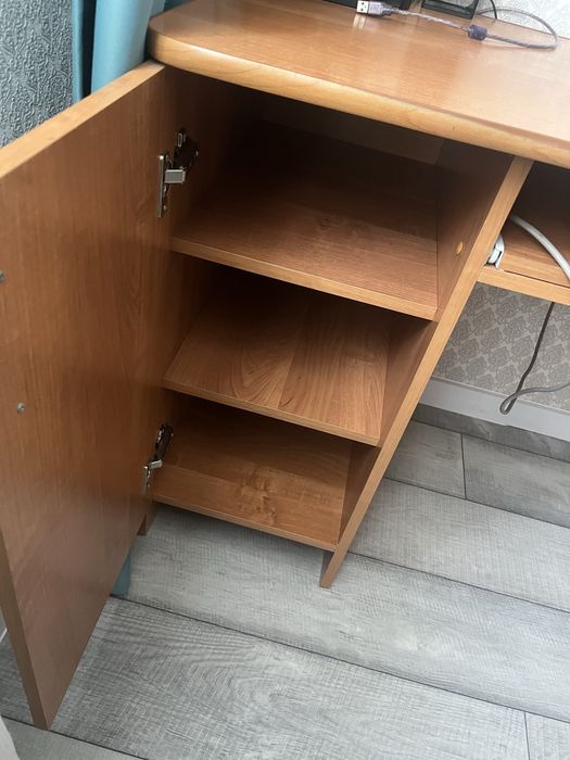 Продам компьютерный стол