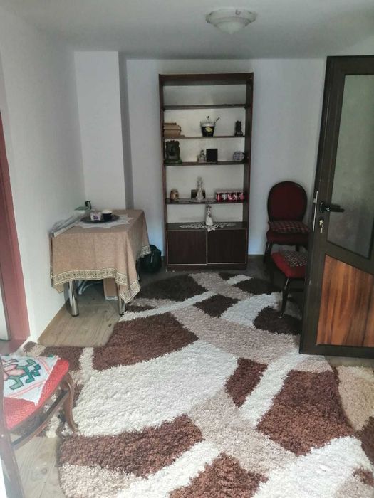 Vând casa in sat Teslui