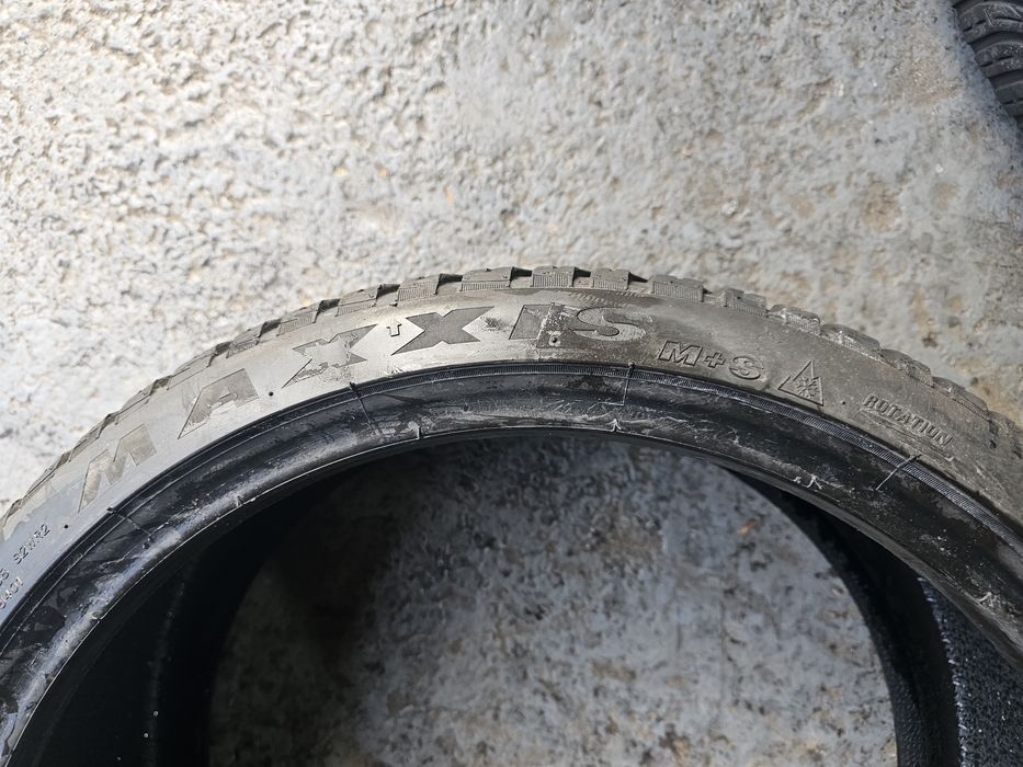 235 35 19 m+s maxis allseason