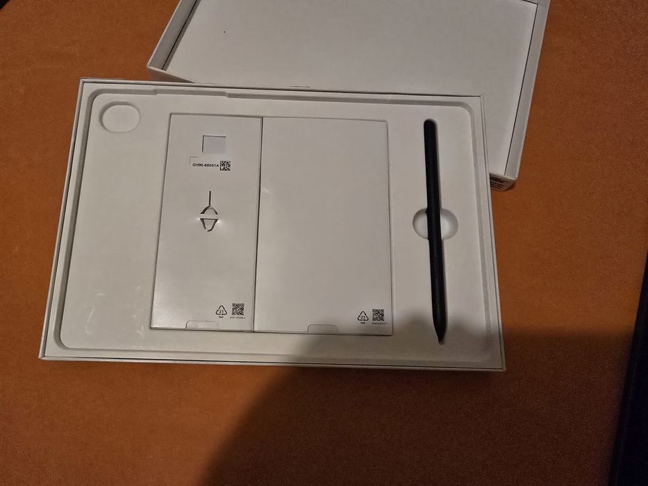 Таблет Samsung Galaxy Tab S9 X716 5G 256GB + 12GB RAM+кейс Spigen