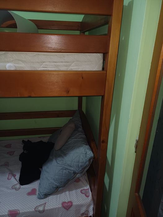 Vând pat suprapus lemn masiv