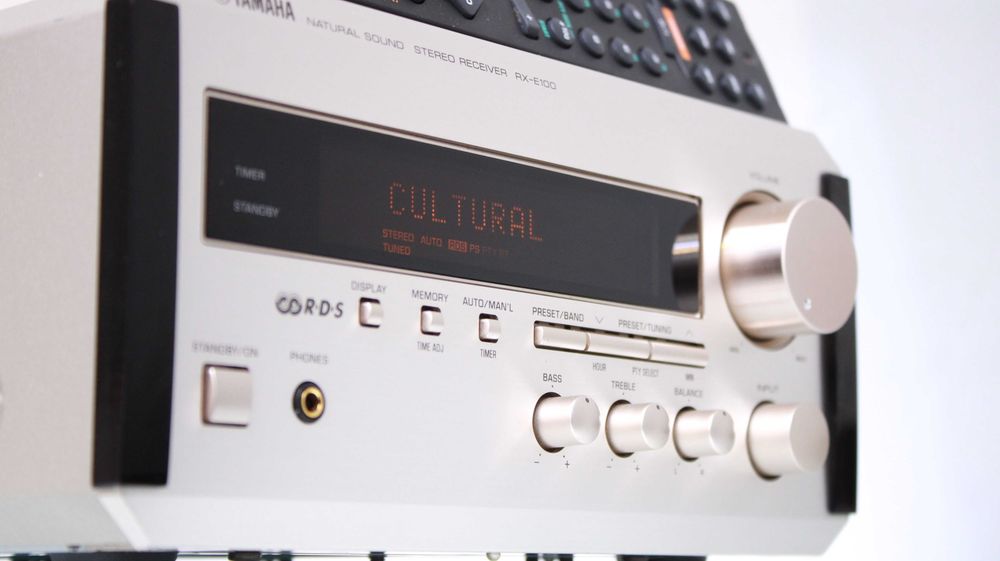 Yamaha minisound 2x40W,aux,FM.