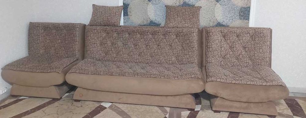 Продаются диван и два кресла