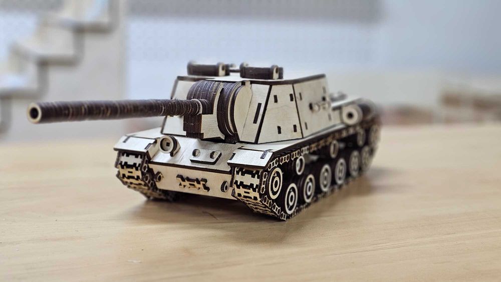 Танк ИСУ 152 из фанеры
